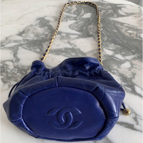 100% CHANEL Vintage Blue Leather Gold Bucket Bag - Picture 4 of 4